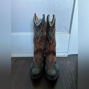 Old Gringo women’s boots size 7 1/2. Excellent condition. Worn maybe 5 times.